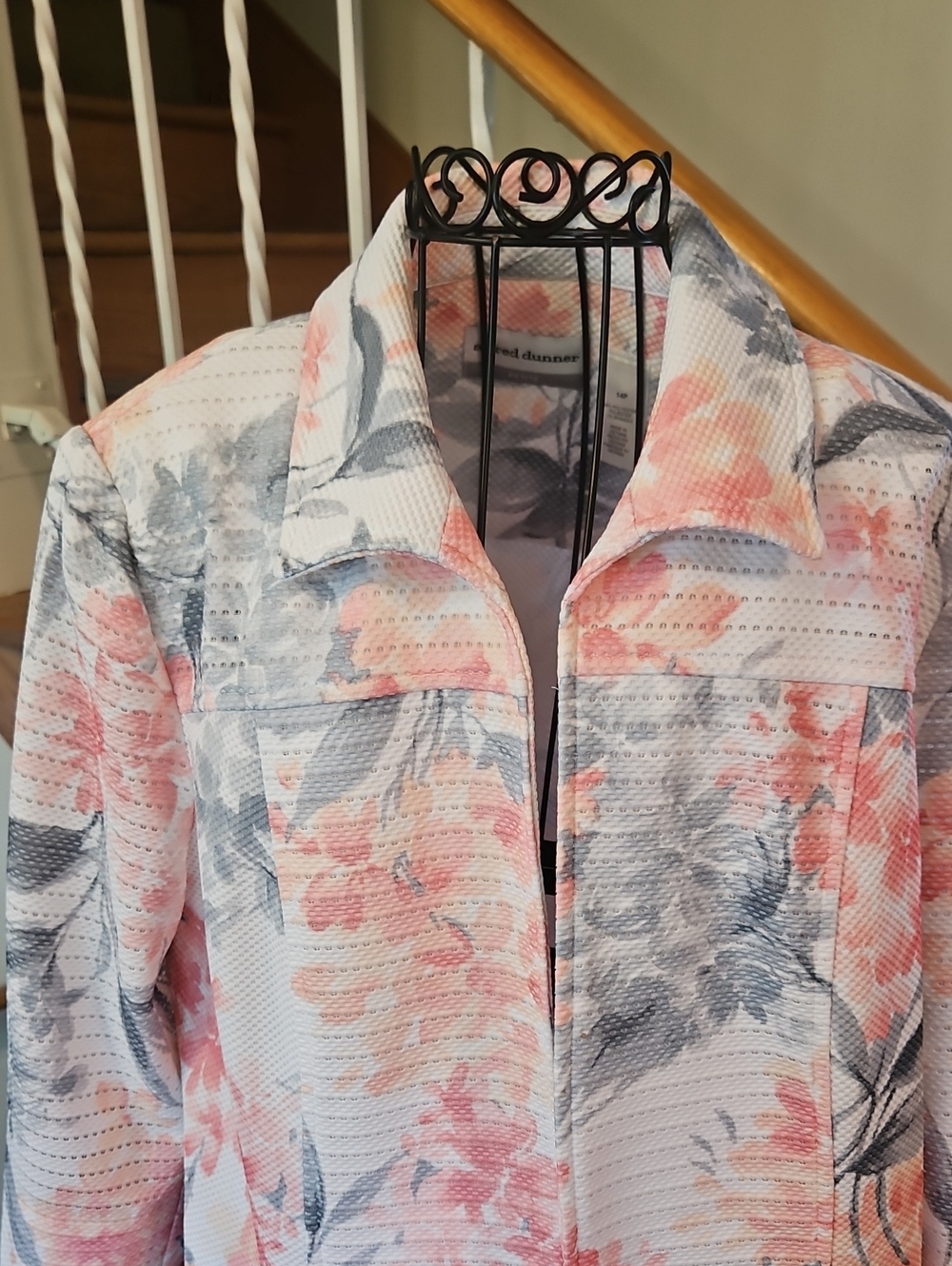 👚Alfred Dunner Coral & Gray Floral Lightweight Jacket - Picture 3 of 9